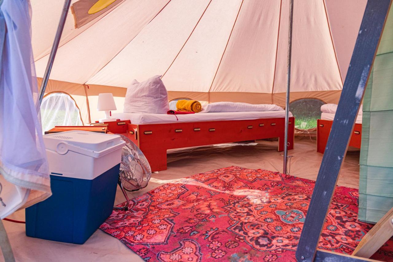 Отель Domo Camp - Nature Glamping Hof Viehbrook Rendswuhren Экстерьер фото